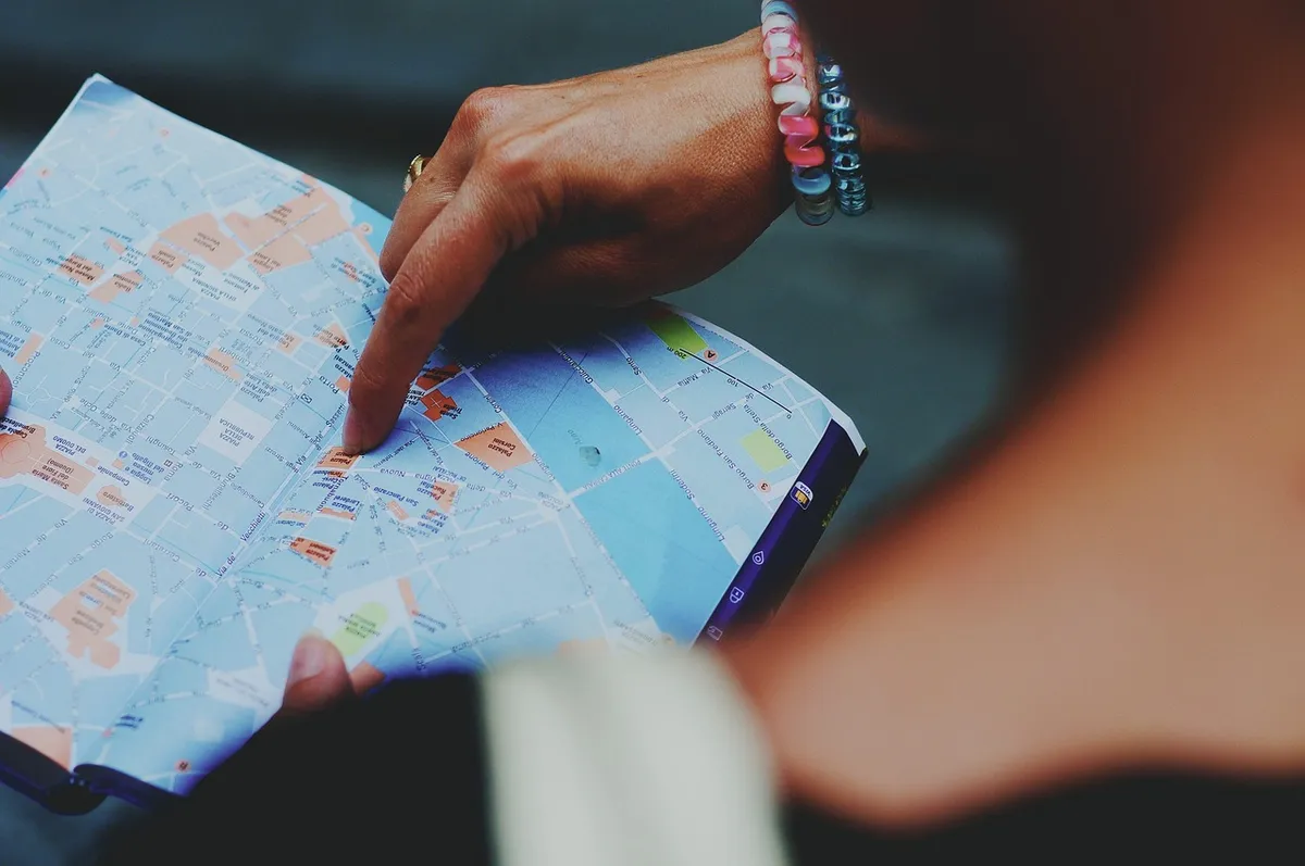 map, tourism, lost, direction, guide, tourist guide, travel, traveler, world, world map, holiday, paper, view, planning, details, style, woman, europe