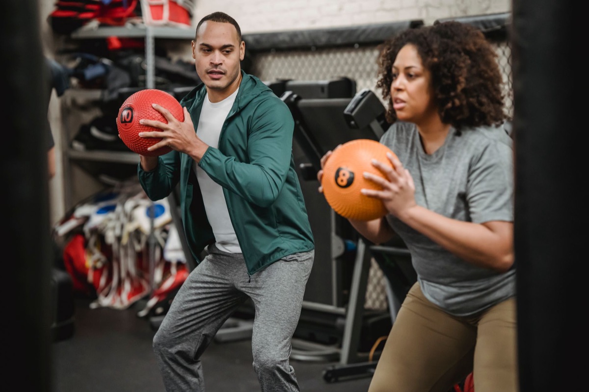 Ein Medizinball für Wall Ball Übungen