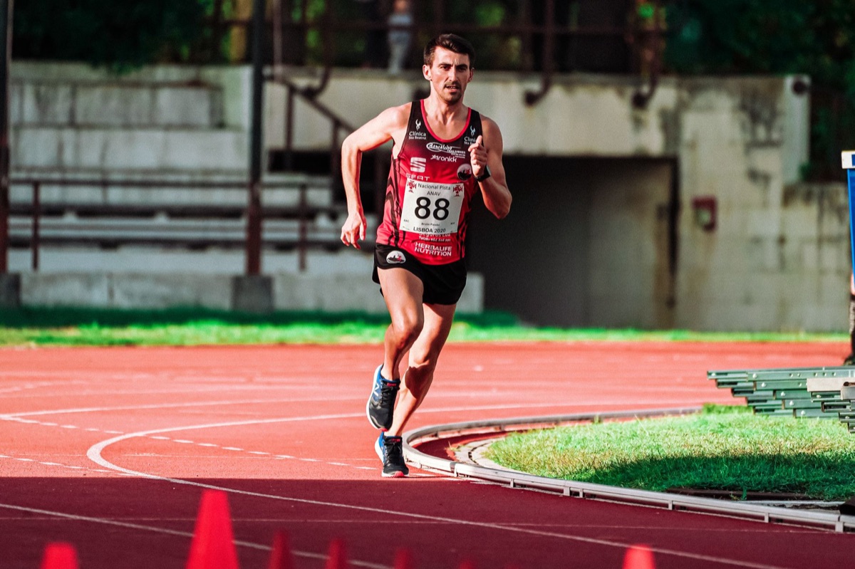 運動計時器與跑步步頻概念圖