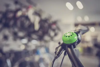 ¿Cómo ha evolucionado el equipamiento esencial para ciclistas?