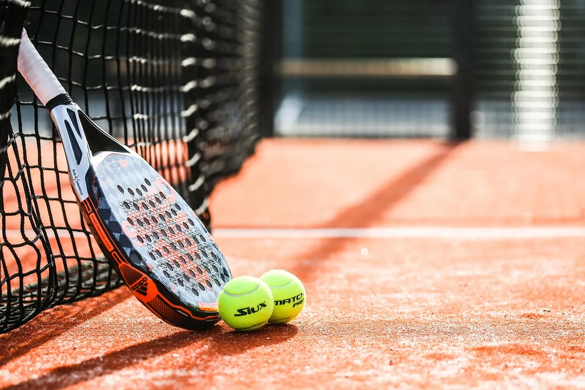 ラケット、パドル、ボール、パドルテニス、スポーツ、マッチ、ネット、テニスコート、パドル、パドル、パドル、パドル