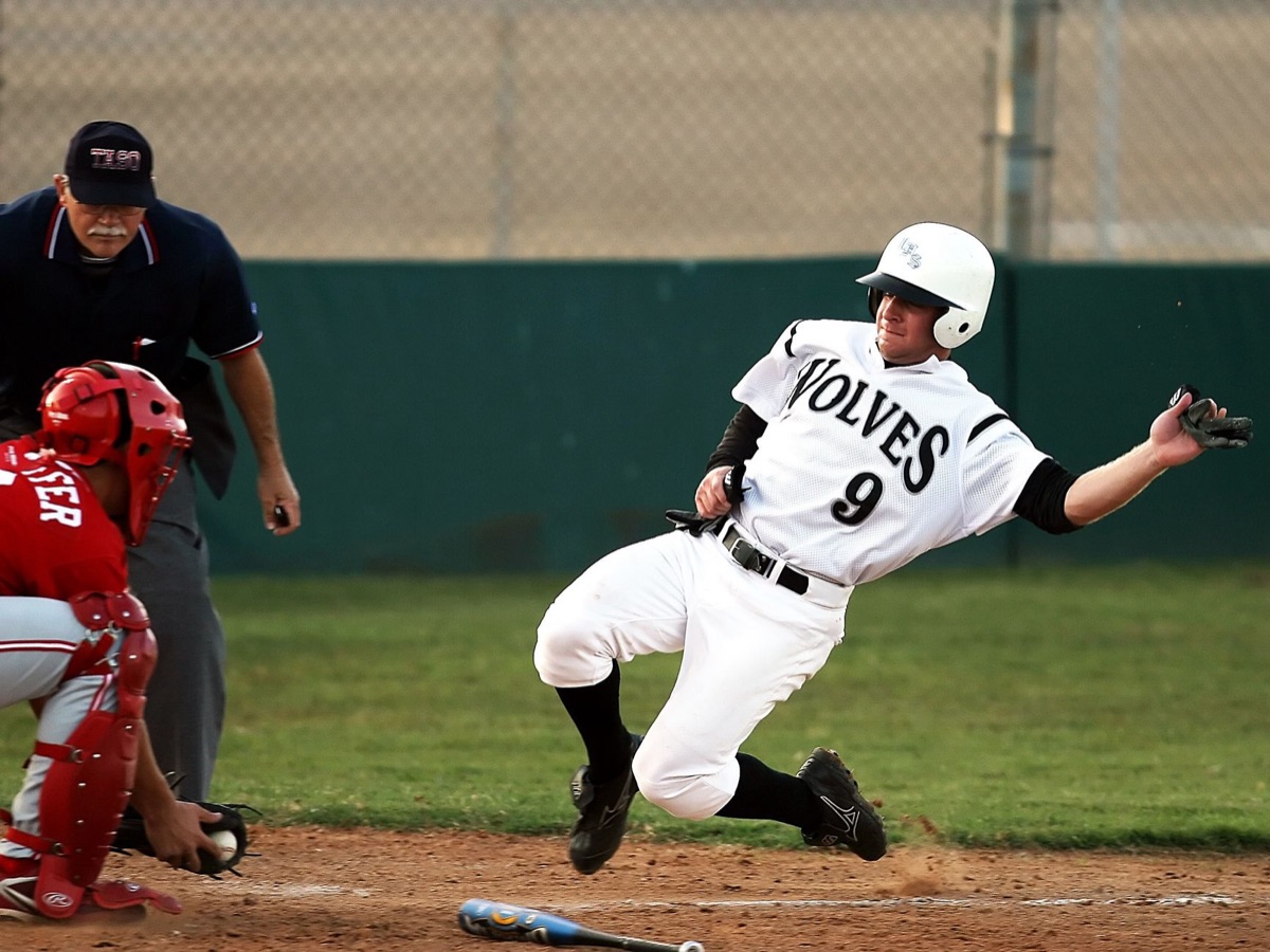 Jogador de basebol em ação